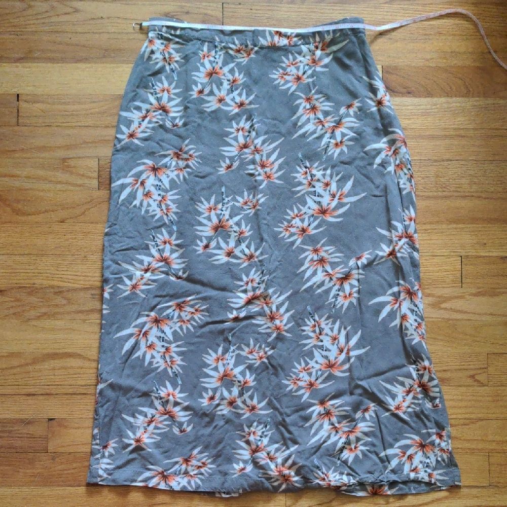 Linden hill women's Gray and Orange Floral‎ midi skirt L